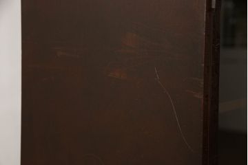 中古　軽井沢彫り　隅々まで施された桜の意匠とシックな色合いが美しいブックケース(本箱、サイドキャビネット、飾り棚、収納棚、戸棚)(R-062361)