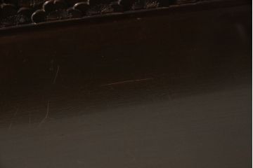 中古　軽井沢彫り　隅々まで施された桜の意匠とシックな色合いが美しいブックケース(本箱、サイドキャビネット、飾り棚、収納棚、戸棚)(R-062361)
