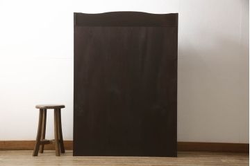 中古　軽井沢彫り　隅々まで施された桜の意匠とシックな色合いが美しいブックケース(本箱、サイドキャビネット、飾り棚、収納棚、戸棚)(R-062361)