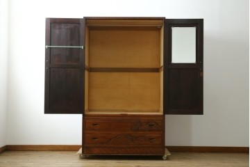 中古　美品　軽井沢彫り　凛と佇む桜の姿が彫刻されたワードローブ　(R-062368)