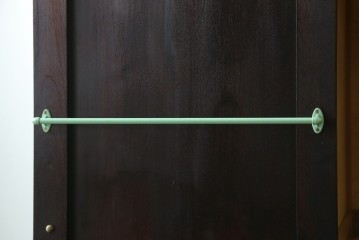中古　美品　軽井沢彫り　凛と佇む桜の姿が彫刻されたワードローブ　(R-062368)