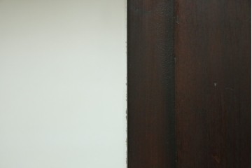 中古　美品　軽井沢彫り　凛と佇む桜の姿が彫刻されたワードローブ　(R-062368)