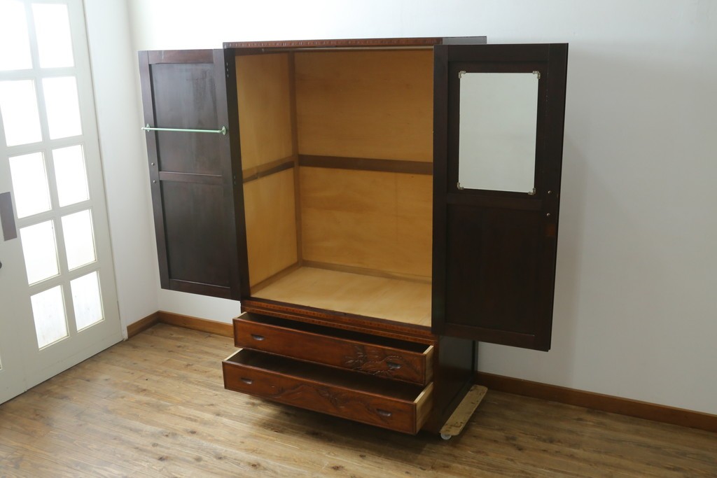 中古　美品　軽井沢彫り　凛と佇む桜の姿が彫刻されたワードローブ　(R-062368)