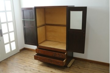 中古　美品　軽井沢彫り　凛と佇む桜の姿が彫刻されたワードローブ　(R-062368)