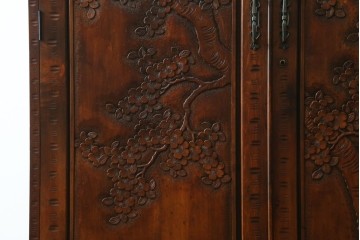 中古　美品　軽井沢彫り　凛と佇む桜の姿が彫刻されたワードローブ　(R-062368)