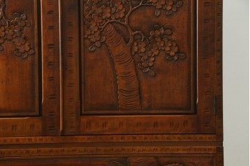 中古　美品　軽井沢彫り　凛と佇む桜の姿が彫刻されたワードローブ　(R-062368)