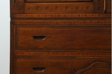 中古　美品　軽井沢彫り　凛と佇む桜の姿が彫刻されたワードローブ　(R-062368)
