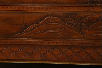 中古　美品　軽井沢彫り　凛と佇む桜の姿が彫刻されたワードローブ　(R-062368)
