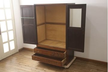 中古　美品　軽井沢彫り　凛と佇む桜の姿が彫刻されたワードローブ(洋服タンス、引き出し、キャビネット、収納棚、戸棚)(R-062368)