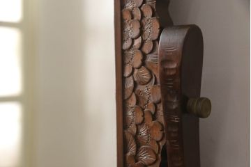 中古　軽井沢彫り　細部まで丁寧に施された桜の彫刻が美しい鏡台(ドレッサー、姿見、ミラー)(R-062369)