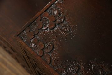 中古　軽井沢彫り　細部まで丁寧に施された桜の彫刻が美しい鏡台(ドレッサー、姿見、ミラー)(R-062369)