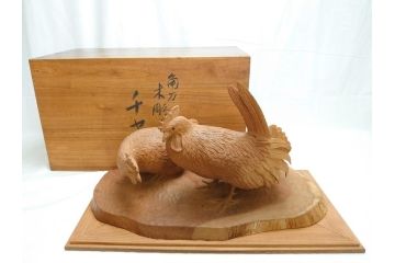 昭和初期　中村七十郎作　角刀　木の温かみを感じる木彫りの置物(チャボ、鳥、二羽、置き物、共箱付き、彫刻家、宮大工)(R-062371)