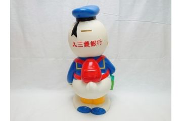 当時物　三菱銀行　ノベルティー　ソフビ　2体セット　遠足姿　レトロな表情が可愛いドナルド&デイジーの古い貯金箱(カウンター用、店頭用、企業物、非売品、コインバンク、ディズニー)(R-062375)