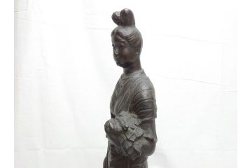 TAKEZO　新海竹蔵　ブロンズ　穏やかな表情の女性と羊の置物(置き物、近代彫刻)(R-062376)