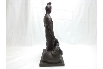 TAKEZO　新海竹蔵　ブロンズ　穏やかな表情の女性と羊の置物(置き物、近代彫刻)(R-062376)