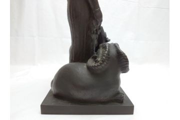 TAKEZO　新海竹蔵　ブロンズ　穏やかな表情の女性と羊の置物(置き物、近代彫刻)(R-062376)