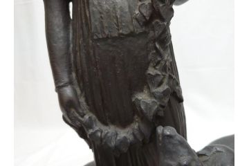 TAKEZO　新海竹蔵　ブロンズ　穏やかな表情の女性と羊の置物(置き物、近代彫刻)(R-062376)