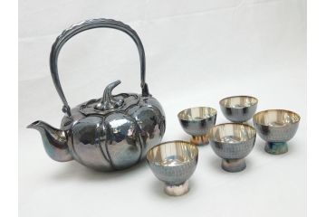 松栄堂　純銀製南瓜燗瓶　造形美を堪能できる急須&盃5杯セット(お猪口、銚子、かぼちゃ、酒器、箱無し)(R-062378)