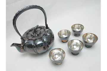 松栄堂　純銀製南瓜燗瓶　造形美を堪能できる急須&盃5杯セット(お猪口、銚子、かぼちゃ、酒器、箱無し)(R-062378)