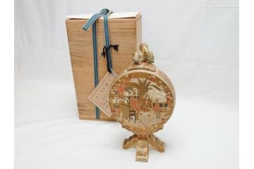 激レア!　明治時代　薩摩錦手　花と人物図鼠蓋太鼓形香炉　繊細な職人技が光る香炉(鑑定書付き、共箱付き、置物、ディスプレイ、仏具)(R-062379)