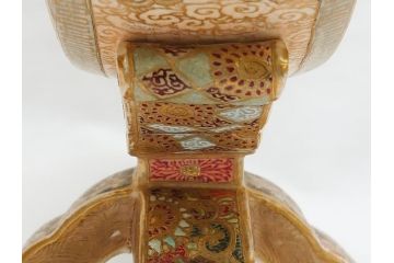 激レア!　明治時代　薩摩錦手　花と人物図鼠蓋太鼓形香炉　繊細な職人技が光る香炉(鑑定書付き、共箱付き、置物、ディスプレイ、仏具)(R-062379)