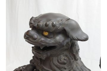 明治期　古銅　塗金　特大　鞠獅子　玉乗り　香炉　勇ましく異彩を放つ表情に惹きつけられる獅子の置物(玉獅子、置き物、仏具、インテリア、ディスプレイ)(R-062382)
