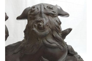 明治期　古銅　塗金　特大　鞠獅子　玉乗り　香炉　勇ましく異彩を放つ表情に惹きつけられる獅子の置物(玉獅子、置き物、仏具、インテリア、ディスプレイ)(R-062382)