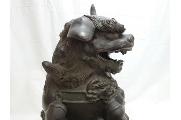 明治期　古銅　塗金　特大　鞠獅子　玉乗り　香炉　勇ましく異彩を放つ表情に惹きつけられる獅子の置物(玉獅子、置き物、仏具、インテリア、ディスプレイ)(R-062382)