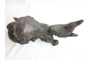 明治期　古銅　塗金　特大　鞠獅子　玉乗り　香炉　勇ましく異彩を放つ表情に惹きつけられる獅子の置物(玉獅子、置き物、仏具、インテリア、ディスプレイ)(R-062382)