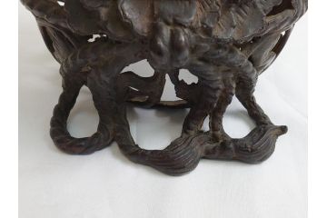 明治期　古銅　塗金　特大　鞠獅子　玉乗り　香炉　勇ましく異彩を放つ表情に惹きつけられる獅子の置物(玉獅子、置き物、仏具、インテリア、ディスプレイ)(R-062382)