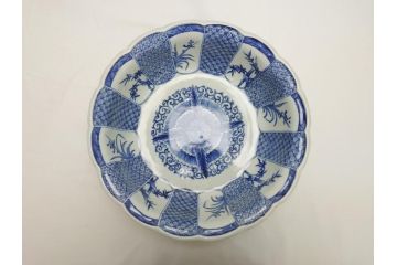 江戸期　成化年製　古伊万里　染付　線描　草花文　1尺1寸　約32.5cm　細かな絵付け技術に魅了される深鉢(一尺一寸、深皿、変形皿、和食器、和皿)(R-062386)