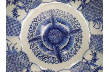 江戸期　成化年製　古伊万里　染付　線描　草花文　1尺1寸　約32.5cm　細かな絵付け技術に魅了される深鉢(一尺一寸、深皿、変形皿、和食器、和皿)(R-062386)