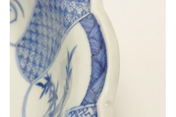 江戸期　成化年製　古伊万里　染付　線描　草花文　1尺1寸　約32.5cm　細かな絵付け技術に魅了される深鉢(一尺一寸、深皿、変形皿、和食器、和皿)(R-062386)