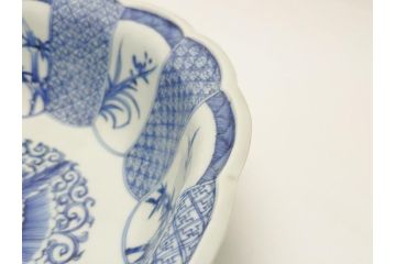 江戸期　成化年製　古伊万里　染付　線描　草花文　1尺1寸　約32.5cm　細かな絵付け技術に魅了される深鉢(一尺一寸、深皿、変形皿、和食器、和皿)(R-062386)