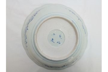 江戸期　成化年製　古伊万里　染付　線描　草花文　1尺1寸　約32.5cm　細かな絵付け技術に魅了される深鉢(一尺一寸、深皿、変形皿、和食器、和皿)(R-062386)