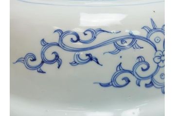 江戸期　成化年製　古伊万里　染付　線描　草花文　1尺1寸　約32.5cm　細かな絵付け技術に魅了される深鉢(一尺一寸、深皿、変形皿、和食器、和皿)(R-062386)