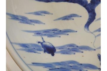 江戸期　古伊万里　染付　城　波に鶴文　亀文　1尺3寸皿　約38.5cm　珍しい図柄の大皿(一尺三寸、和食器、和皿)(R-062387)