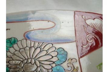 幕末期　伊万里焼　色絵　梅　双鶴　花文　1尺4寸皿　約41cm　色彩豊かで食卓が華やぐ大皿(一尺四寸、和食器、和皿)(R-062388)