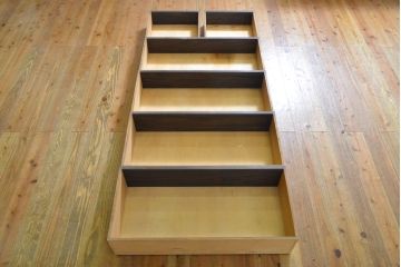 中古　軽井沢彫り　大胆にあしらわれた満開の桜が目を惹くチェスト(引き出し、整理箪笥、収納たんす、和タンス)(R-062392)