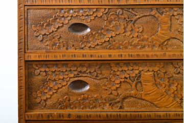 中古　軽井沢彫り　大胆にあしらわれた満開の桜が目を惹くチェスト(引き出し、整理箪笥、収納たんす、和タンス)(R-062392)
