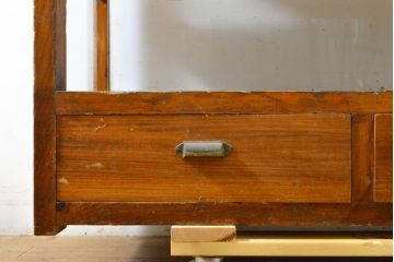 和製アンティーク　レトロな雰囲気を醸し出す天飾り付きのガラスケース(ショーケース、飾り棚、陳列棚、店舗什器)(R-062396)