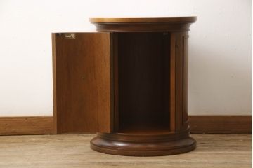 中古　DREXEL HERITAGE(ドレクセルヘリテイジ)　Triune(トライユン)　クラシカルな佇まいと美しい杢目使いが目を惹くドラムテーブル(サイドテーブル、ラウンドテーブル、コーヒーテーブル、サイドキャビネット)(R-062401)