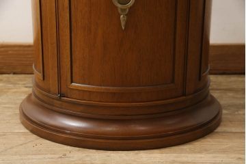 中古　DREXEL HERITAGE(ドレクセルヘリテイジ)　Triune(トライユン)　クラシカルな佇まいと美しい杢目使いが目を惹くドラムテーブル(サイドテーブル、ラウンドテーブル、コーヒーテーブル、サイドキャビネット)(R-062401)