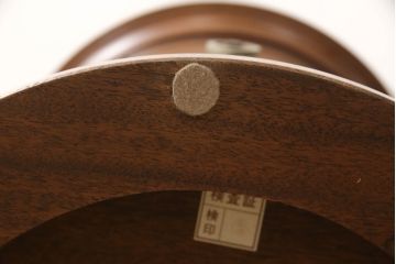 中古　DREXEL HERITAGE(ドレクセルヘリテイジ)　Triune(トライユン)　クラシカルな佇まいと美しい杢目使いが目を惹くドラムテーブル(サイドテーブル、ラウンドテーブル、コーヒーテーブル、サイドキャビネット)(R-062401)
