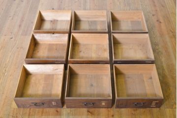 和製アンティーク　前面欅(ケヤキ)材　引き出し9杯　小物収納に活躍する薬箪笥(ローチェスト、道具箪笥、薬タンス、引き出し、収納箪笥)(R-062407)