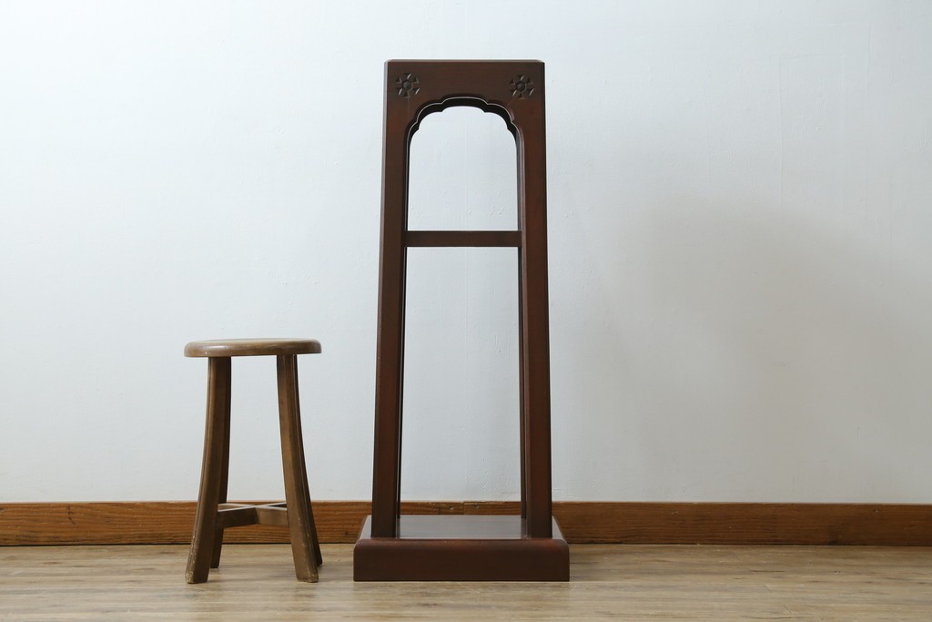 和製アンティーク　激レア　彫刻家　山根八春(やまねやつはる、はっしゅん)　レリーフ入り　なかなかお目にかかれない希少なサイドテーブル　(R-062411)