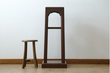 和製アンティーク　激レア　彫刻家　山根八春(やまねやつはる、はっしゅん)　レリーフ入り　なかなかお目にかかれない希少なサイドテーブル　(R-062411)