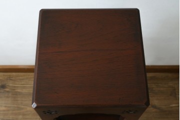 和製アンティーク　激レア　彫刻家　山根八春(やまねやつはる、はっしゅん)　レリーフ入り　なかなかお目にかかれない希少なサイドテーブル　(R-062411)