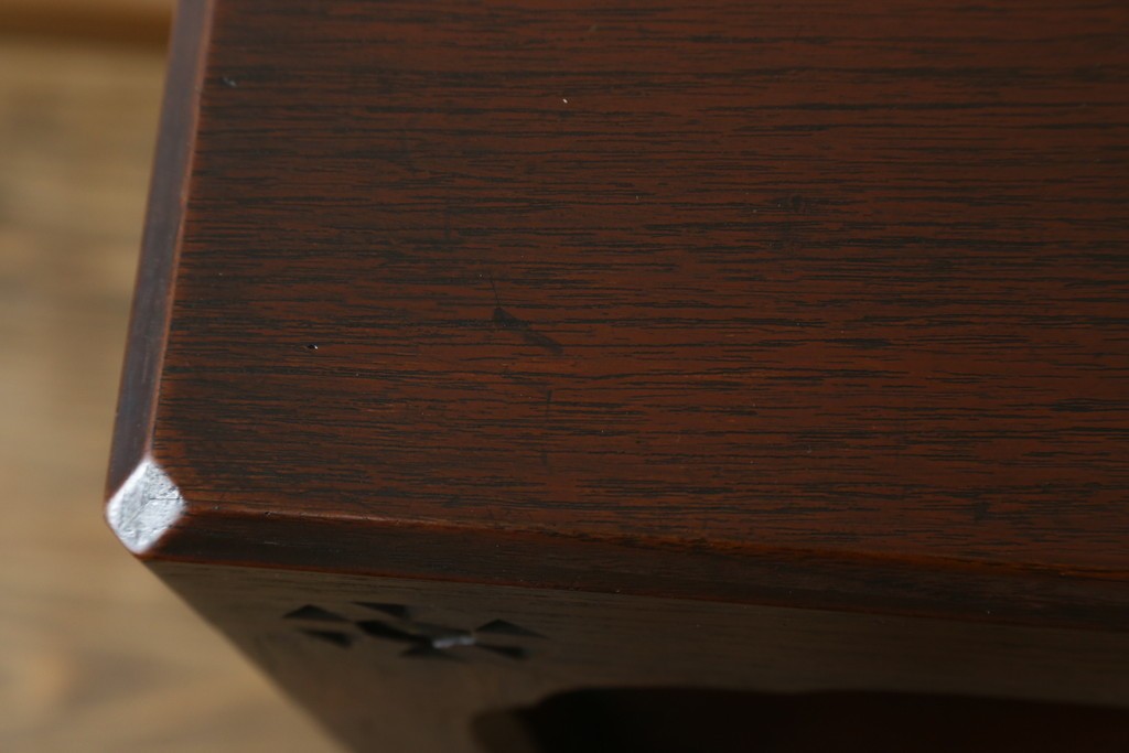 和製アンティーク　激レア　彫刻家　山根八春(やまねやつはる、はっしゅん)　レリーフ入り　なかなかお目にかかれない希少なサイドテーブル　(R-062411)