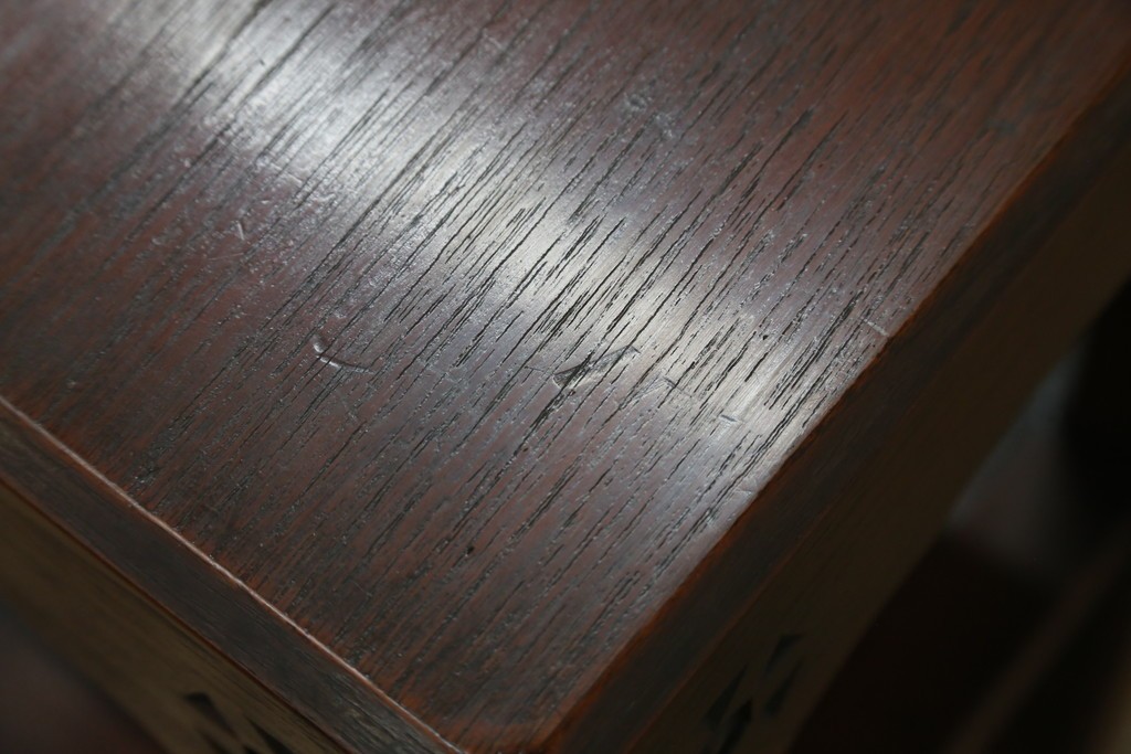 和製アンティーク　激レア　彫刻家　山根八春(やまねやつはる、はっしゅん)　レリーフ入り　なかなかお目にかかれない希少なサイドテーブル　(R-062411)